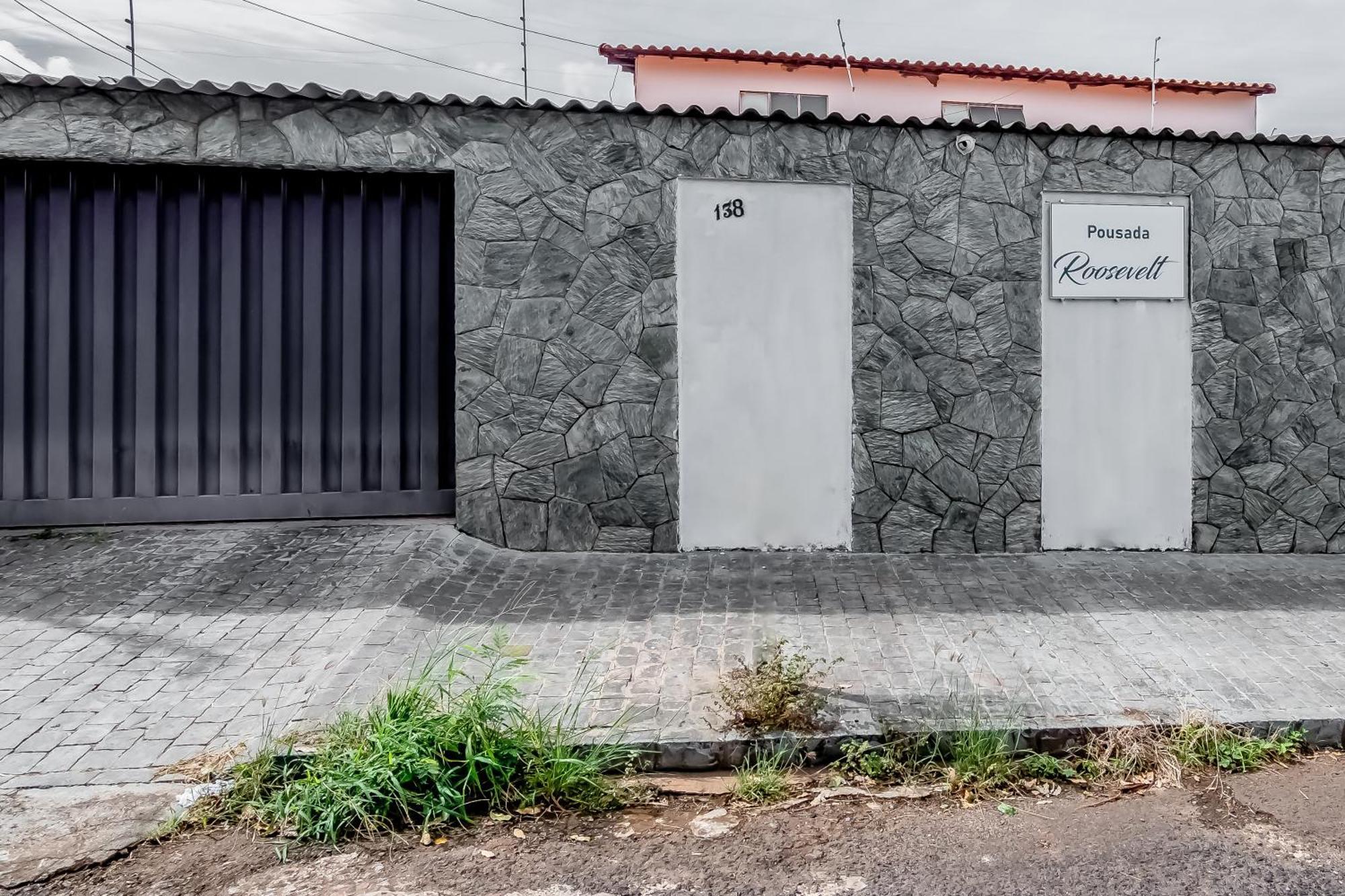 Pousada Roosevelt Quarto 03 - Pousada Central Prox Rodoviaria E Dist Industrial Hotel Uberlândia Exterior foto