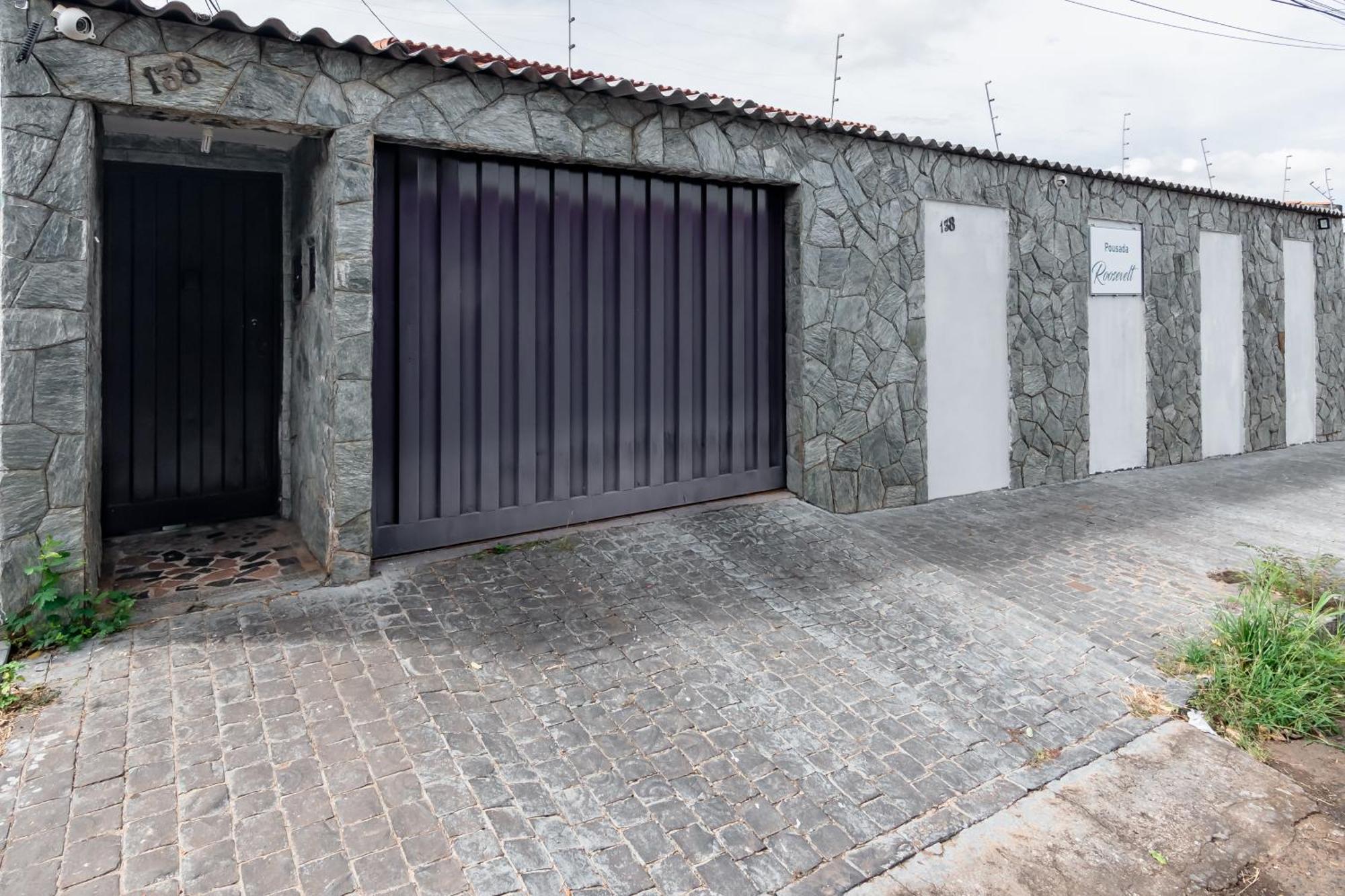 Pousada Roosevelt Quarto 03 - Pousada Central Prox Rodoviaria E Dist Industrial Hotel Uberlândia Exterior foto
